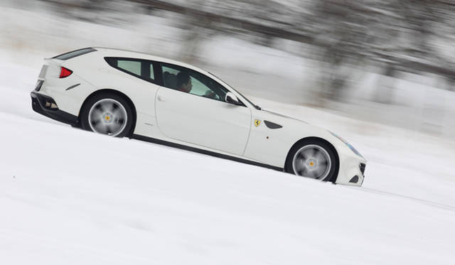 <strong>Ferrari FF｜フェラーリ FF</strong>　