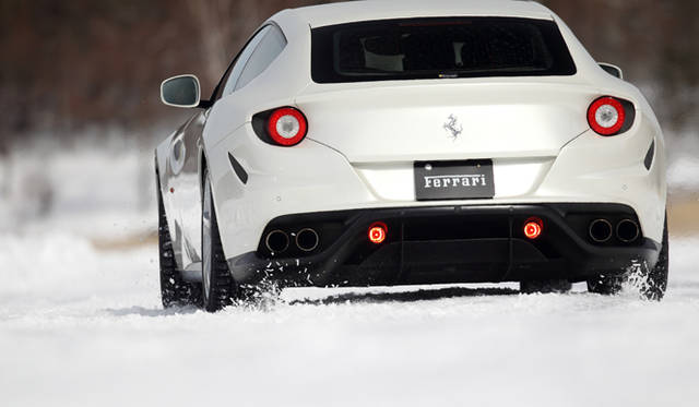 <strong>Ferrari FF｜フェラーリ FF</strong>　