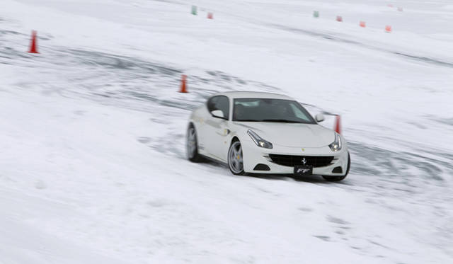 <strong>Ferrari FF｜フェラーリ FF</strong>　