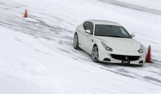 <strong>Ferrari FF｜フェラーリ FF</strong>　