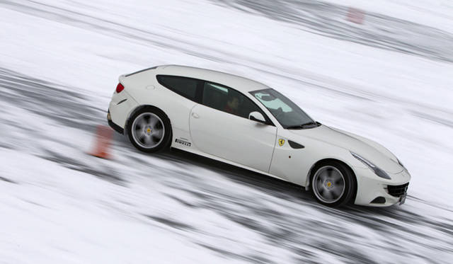 <strong>Ferrari FF｜フェラーリ FF</strong>　