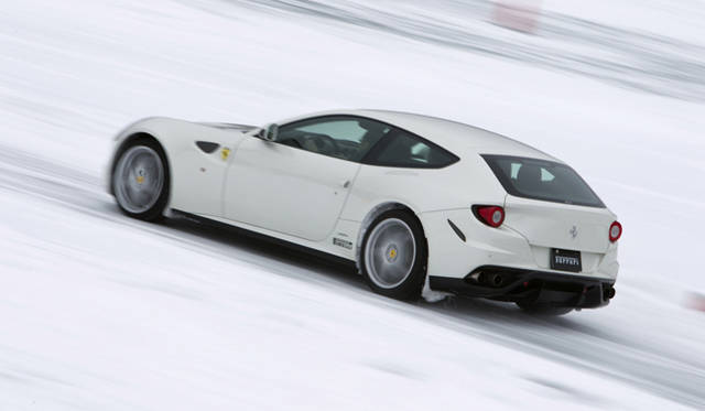 <strong>Ferrari FF｜フェラーリ FF</strong>　
