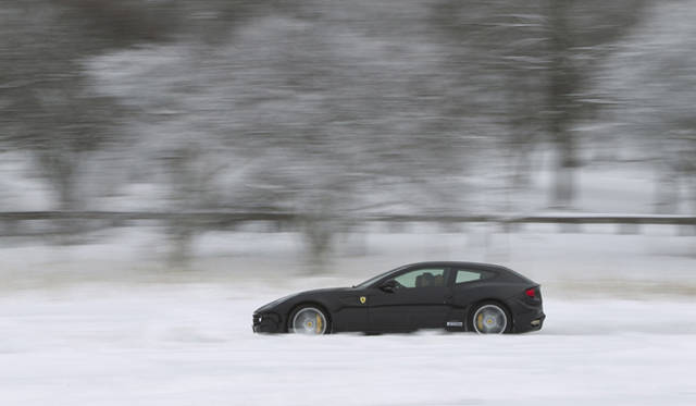 <strong>Ferrari FF｜フェラーリ FF</strong>　