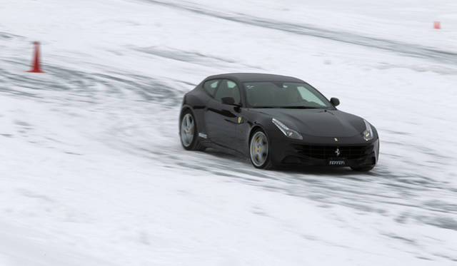 <strong>Ferrari FF｜フェラーリ FF</strong>　
