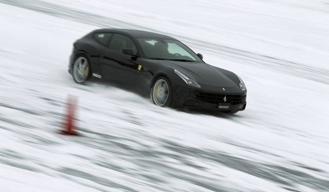 <strong>Ferrari FF｜フェラーリ FF</strong>　