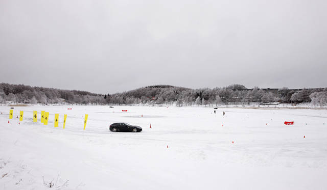 <strong>Ferrari FF｜フェラーリ FF</strong>　