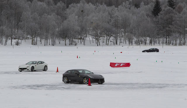 <strong>Ferrari FF｜フェラーリ FF</strong>　