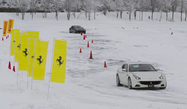 <strong>Ferrari FF｜フェラーリ FF</strong>　