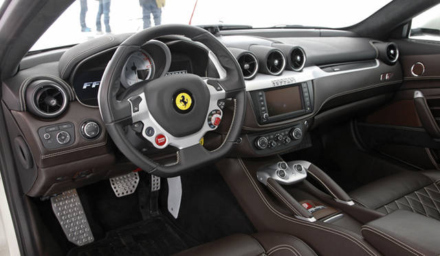 <strong>Ferrari FF｜フェラーリ FF</strong>　