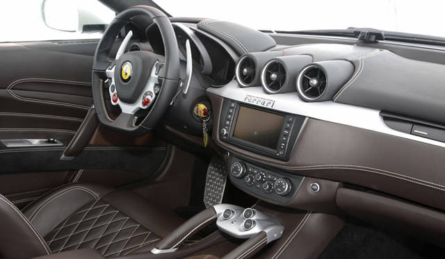 <strong>Ferrari FF｜フェラーリ FF</strong>　