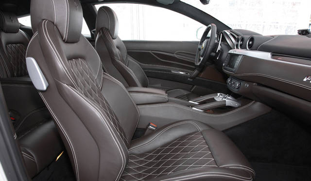 <strong>Ferrari FF｜フェラーリ FF</strong>　