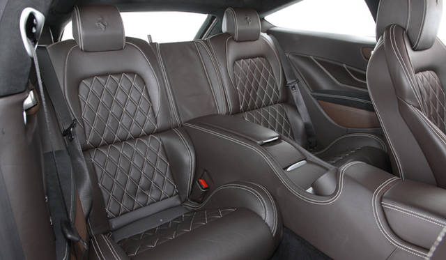 <strong>Ferrari FF｜フェラーリ FF</strong>　