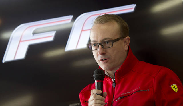 <strong>Ferrari FF｜フェラーリ FF</strong>　氷上試乗会の会場で挨拶する、フェラーリ・ジャパン代表取締役社長 ハーバート・アプルロス氏