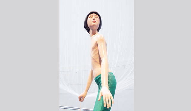 <strong>G-tokyo 2012</strong>　風の少年 2011 樟材の一木造りに彩色、絹糸 163×62×38cm 撮影：熊谷順 © TANADA Koji Courtesy Spiral / Wacoal Art Center, Mizuma Art Gallery