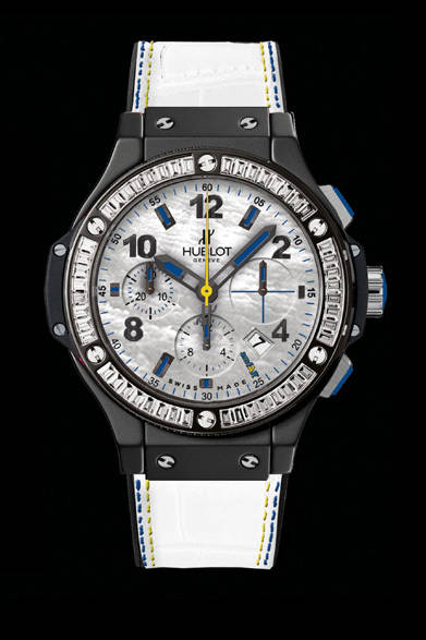 　「ビッグ・バンamfAR 2012」546万円（バゲットカットダイヤモンド）