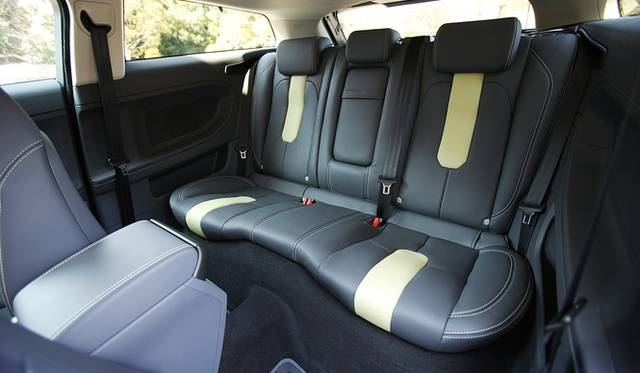 <strong>RANGE ROVER EVOQUE｜レンジローバー イヴォーク</strong>　