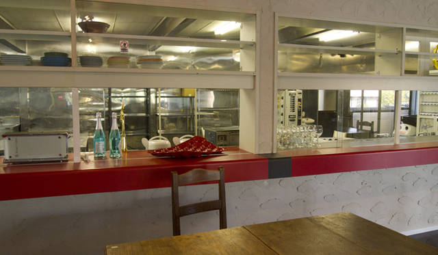 <strong>『シェアデザイナーズカレッジ たまプラーザ』</strong>　キッチン前にはダイニングも。