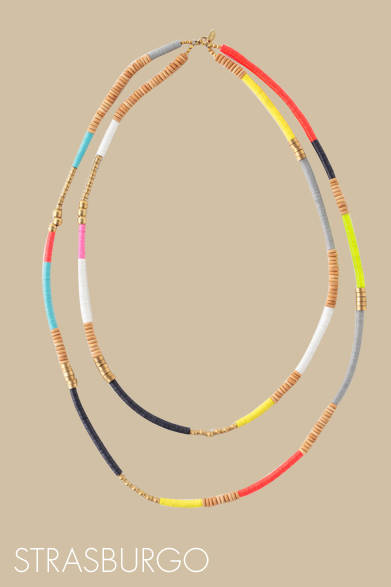 <strong>ストラスブルゴ｜STRASBURGO</strong>　鮮やかな色をミックスさせて、トライバルな雰囲気を楽しんで。ネックレス　2万3100円（Megan Park｜ミーガン パーク）