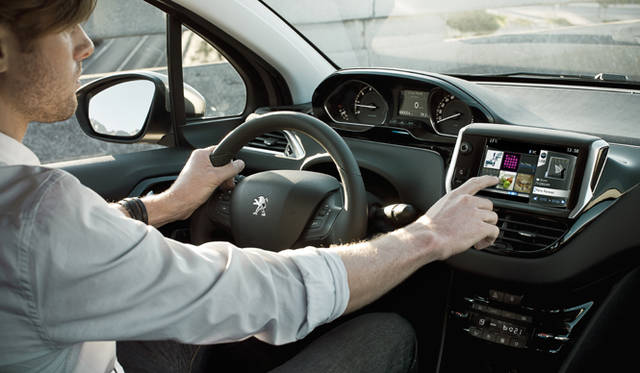 <strong>Peugeot 208｜プジョー208</strong>