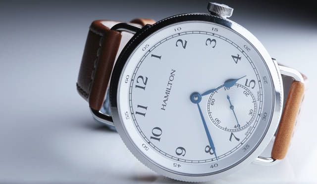<strong>HAMILTON｜ハミルトン</strong> 「カーキ ネイビー パイオニア 限定モデル」 予価27万5100円（2012年12月発売予定）。
