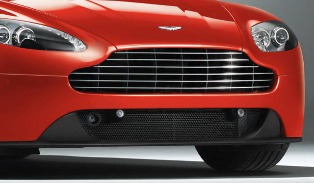 <strong>Aston Martin V8 Vantage｜アストンマーティン V8ヴァンテージ</strong>