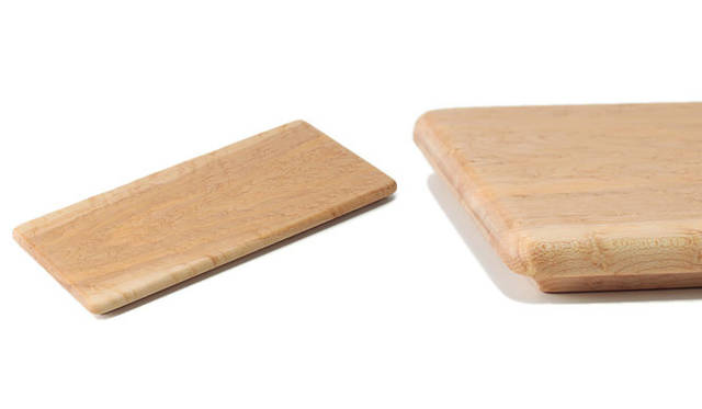 <strong>Birdseye Maple｜バーズアイ メープル</strong>　「Square Cutting Board Plain／Square L」1万500円（品番：BEM09970）サイズ｜W405×H202×D22mm