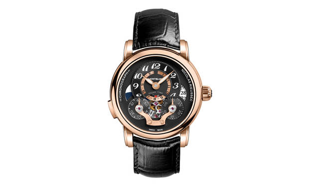 <strong>MONTBLANC｜モンブラン</strong>  「ニコラ・リューセック クロノグラフ オープン ホームタイム」 307万4400円（予価）、9月1日発売予定。