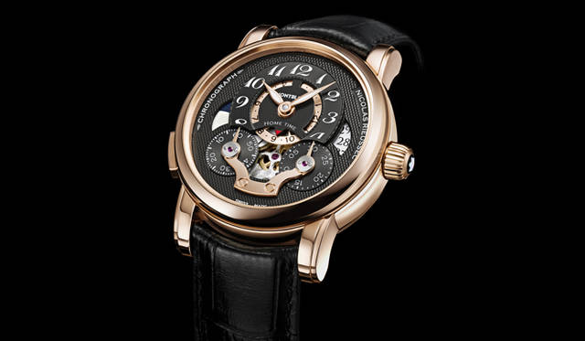 <strong>MONTBLANC｜モンブラン</strong>  「ニコラ・リューセック クロノグラフ オープン ホームタイム」 307万4400円（予価）、9月1日発売予定。