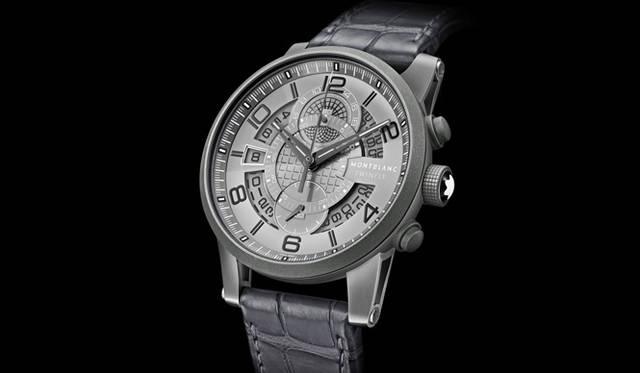 <strong>MONTBLANC｜モンブラン</strong>  「タイムウォーカー ツインフライ クロノグラフ グレーテック」 137万7600円（予価）、10月1 日発売予定。