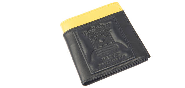 <strong>BALLY｜バリー</strong>　イエロー×ブラックの組み合わせがユニーク。ウォレット　2万9400円（バリー）