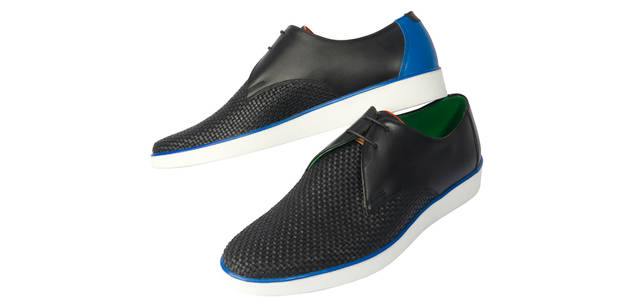 <strong>BALLY｜バリー</strong>　随所に凝っていながら、フロントのシューレースまわりのデザインをシンプルにすることによって、洗練された雰囲気に仕上げた。スニーカー　5万2500円（バリー）