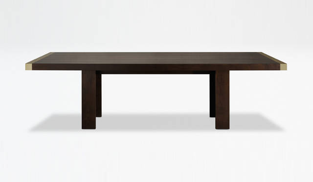 <strong>ARMANI / CASA｜アルマーニ / カーザ</strong>　TABLE「EXPERIENCE（エクスペリエンス）」123万600円（300×120×H75cm／スモークドチェリーウッド）木質は、スモークドチェリーウッド、ブラウンオーク材ブラッシュ仕上げ、ライトオーク材ブラッシュ仕上げ、ブラウンマホガニーの4種から選べる。サイズバリエーション(計3サイズ）240×110×H75cm/270×110×H75cm/300×120×H75cm。
