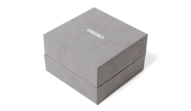 <strong>nonnative×SEIKO│ノンネイティブ×セイコー</strong>　nonnative×SEIKO CHRONOGRAPH WATCHの外箱。