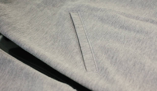 <strong>LOOPWHEELER｜ループウィラー　ルモアズ別注パーカついに完成！</strong><br />縫製に高い技術が必要となるため、この仕上がりはニットの特性を知り尽くした丸和繊維工業ならではといえるだろう。