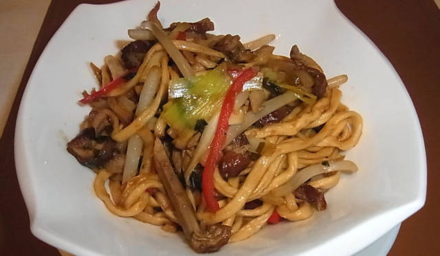 <strong>SAKURA｜第22回 おこもりステイ──都会のオアシス</strong>　鴨肉ともやし、カルシウム、カロテン、カリウムを含む小松菜漬け入り卵麺の煮込みで肌荒れ防止？