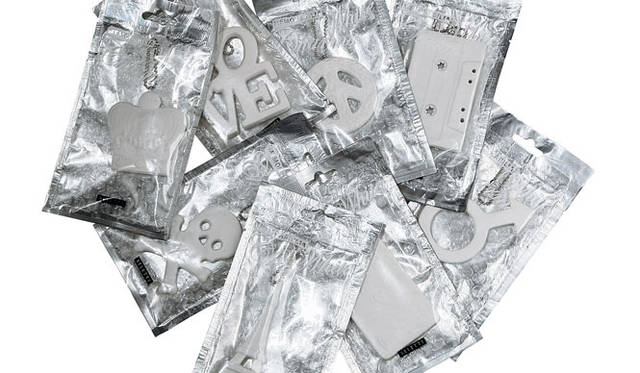 <strong>SELETTI｜セレッティ</strong>　「black/white memorabilia charms」525円