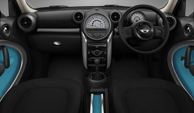 <strong>MINI Crossover Buckingham｜ミニ クロスオーバー バッキンガム</strong> 　サーフ ブルーのインテリア