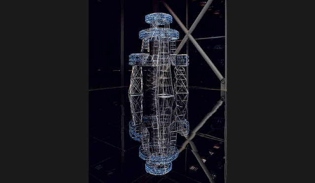 <strong>イ・ブル展｜『私からあなたへ、私たちだけに』</strong> 《朝の曲》／2007年／アルミニウム、LED、ワイヤー、ビーズ／400×φ300cm／展示風景：「すべての新しい影の上に」カルティエ現代美術財団、パリ／Photo: Patrick Gries／Photo courtesy: Fondation Cartier pour l’art contemporain, Paris