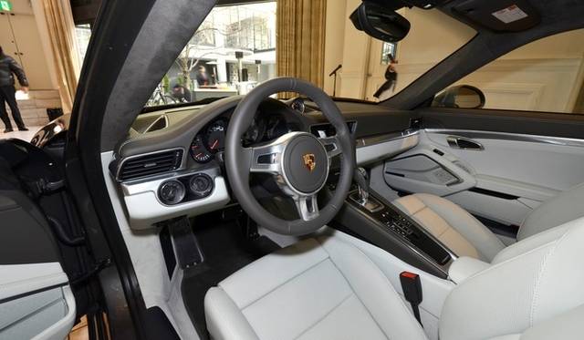 <strong>Porsche 911 Carrera S｜ポルシェ911カレラS</strong>