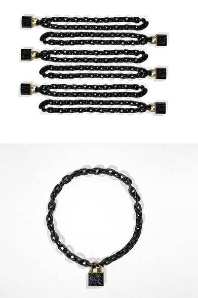 クロコダイルの型押しレザーの鍵付きバイクチェーン 1万4700円