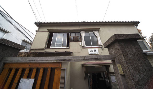 <strong>ART｜築50年の木造アパート全体がアート空間に！　萩荘の最後を飾る『ハギエンナーレ2012』</strong>　©大和田龍夫