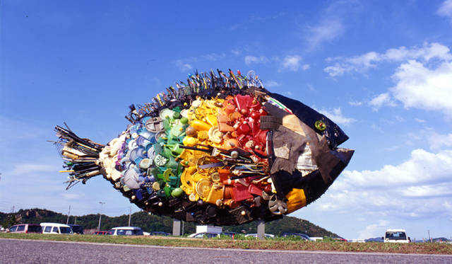 <strong>「project in PROJECTS」</strong>　<strong>淀川テクニック</strong>　「宇野のチヌ」　　瀬戸内国際芸術祭2010に参加した際、滞在制作。 直島の玄関口である宇野港に恒久設置されている。courtesy of YUKARI ART