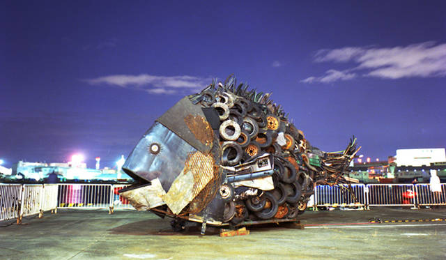 <strong>「project in PROJECTS」</strong>　<strong>淀川テクニック</strong>　「大阪湾のチヌ」　　大阪湾のゴミが材料。courtesy of YUKARI ART