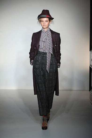 <strong>Vivienne Westwood RED LABEL｜ヴィヴィアンウエストウッド レッドレーベル</strong>　2012-13年秋冬コレクション速報