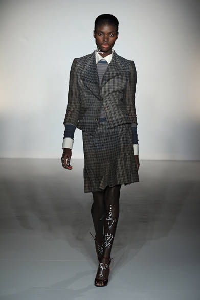 <strong>Vivienne Westwood RED LABEL｜ヴィヴィアンウエストウッド レッドレーベル</strong>　2012-13年秋冬コレクション速報