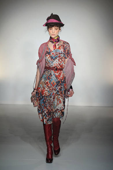 <strong>Vivienne Westwood RED LABEL｜ヴィヴィアンウエストウッド レッドレーベル</strong>　2012-13年秋冬コレクション速報