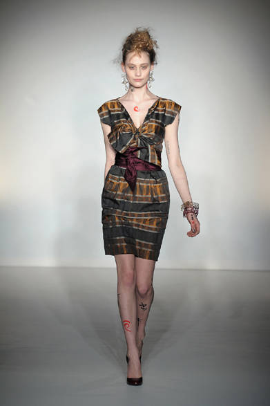 <strong>Vivienne Westwood RED LABEL｜ヴィヴィアンウエストウッド レッドレーベル</strong>　2012-13年秋冬コレクション速報