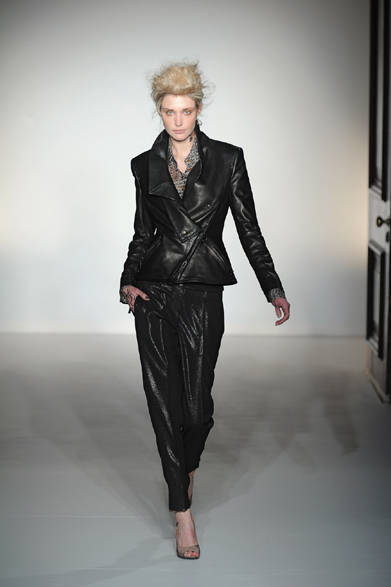 <strong>Vivienne Westwood RED LABEL｜ヴィヴィアンウエストウッド レッドレーベル</strong>　2012-13年秋冬コレクション速報