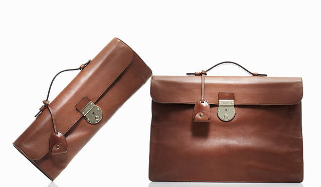 <strong>GUCCI｜グッチ　クラシックを着こなす、グッチのあらたなビジネススタイル</strong>　折りたたみブリーフケース　23万6250円