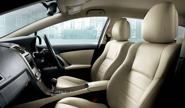 <strong>トヨタ アベンシス│TOYOTA AVENSIS</strong>